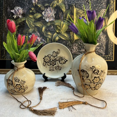 Elegant Flower Vase Showpiece – Modern Decorative Home Accent