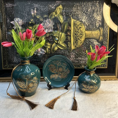 Elegant Flower Vase Showpiece – Modern Decorative Home Accent