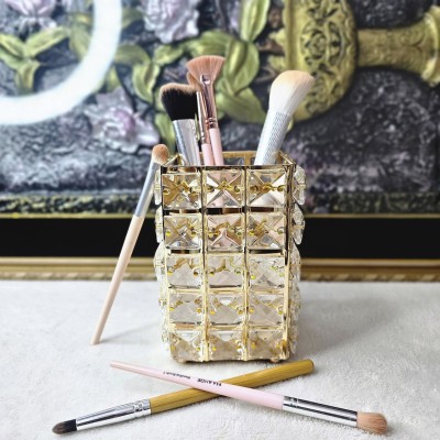 Luxury Crystal Makeup Brush Holder – Elegant Vanity